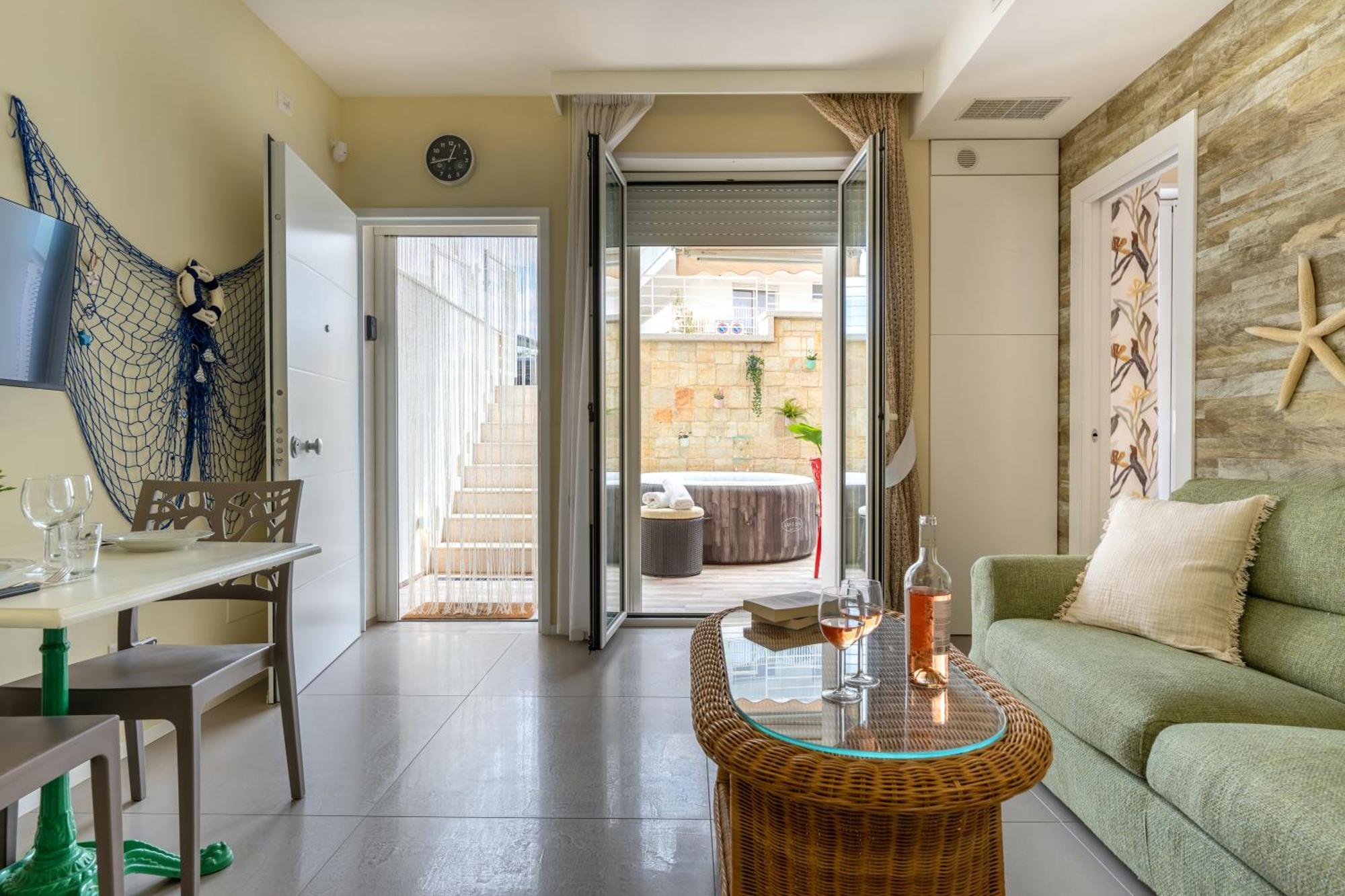 Cozy Marine Apt With Jacuzzi - 250Mt From Sea ポリニャーノ・ア・マーレ エクステリア 写真