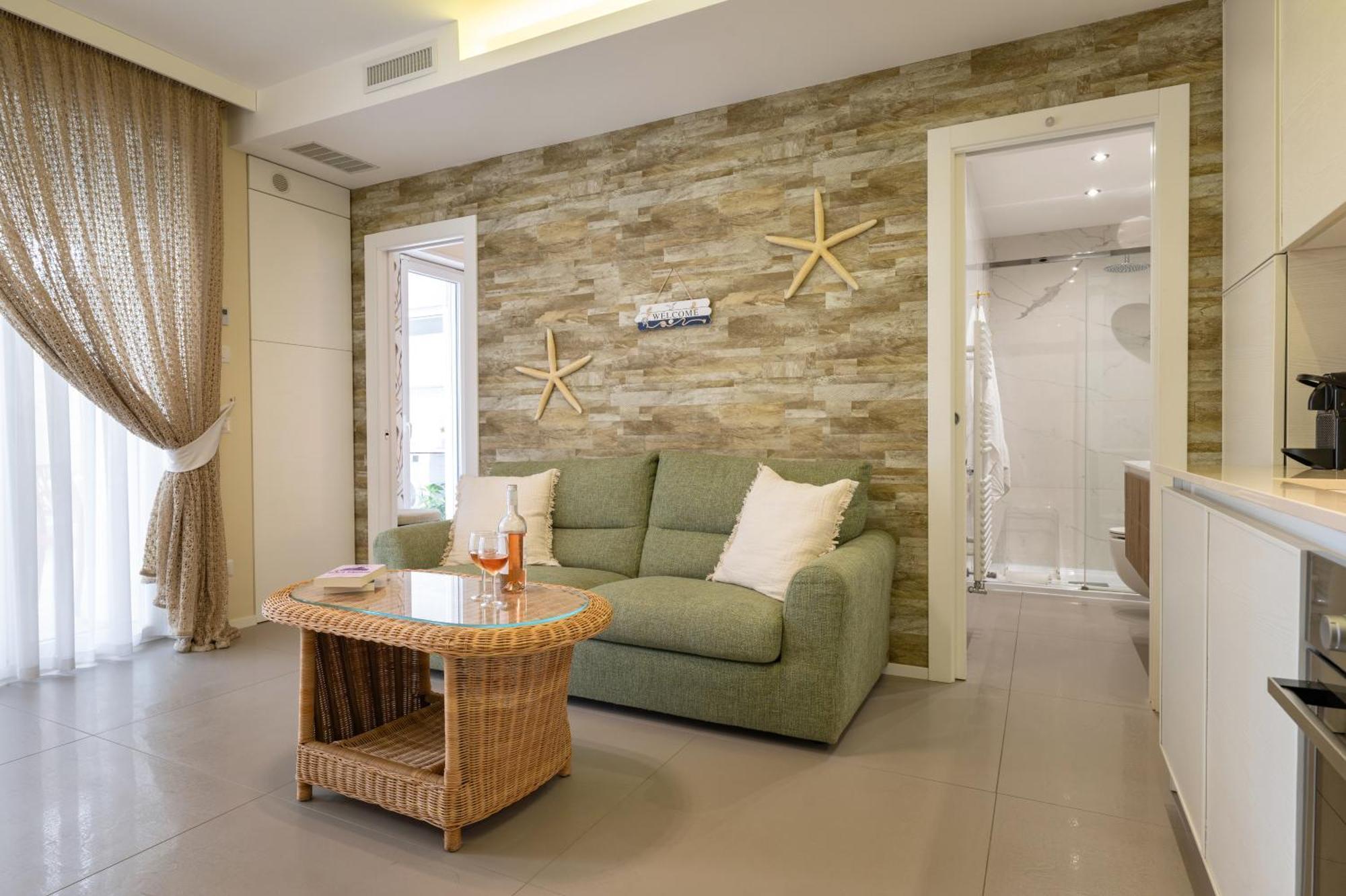 Cozy Marine Apt With Jacuzzi - 250Mt From Sea ポリニャーノ・ア・マーレ エクステリア 写真