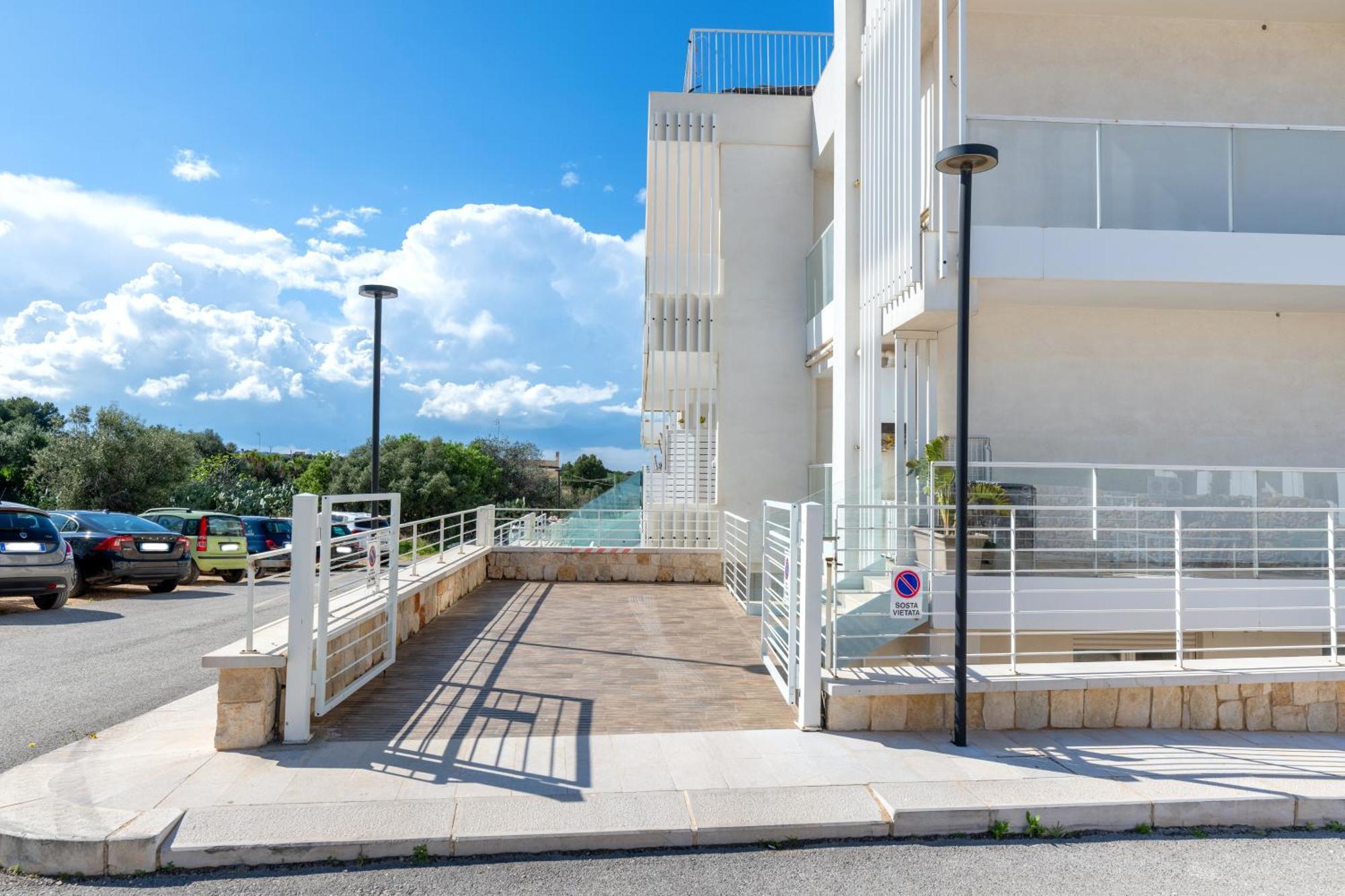 Cozy Marine Apt With Jacuzzi - 250Mt From Sea ポリニャーノ・ア・マーレ エクステリア 写真