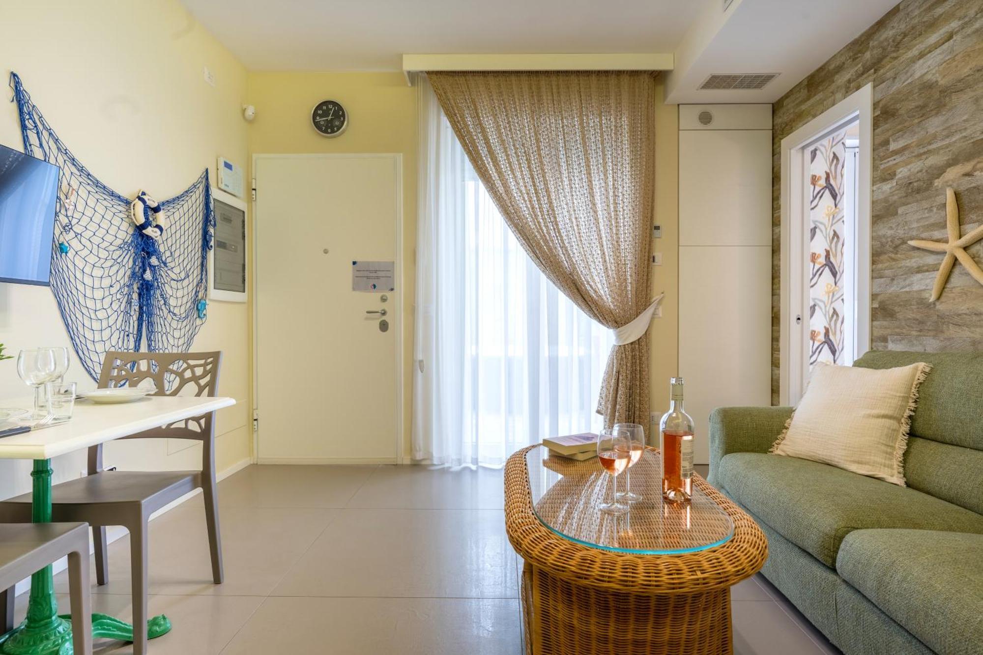 Cozy Marine Apt With Jacuzzi - 250Mt From Sea ポリニャーノ・ア・マーレ エクステリア 写真