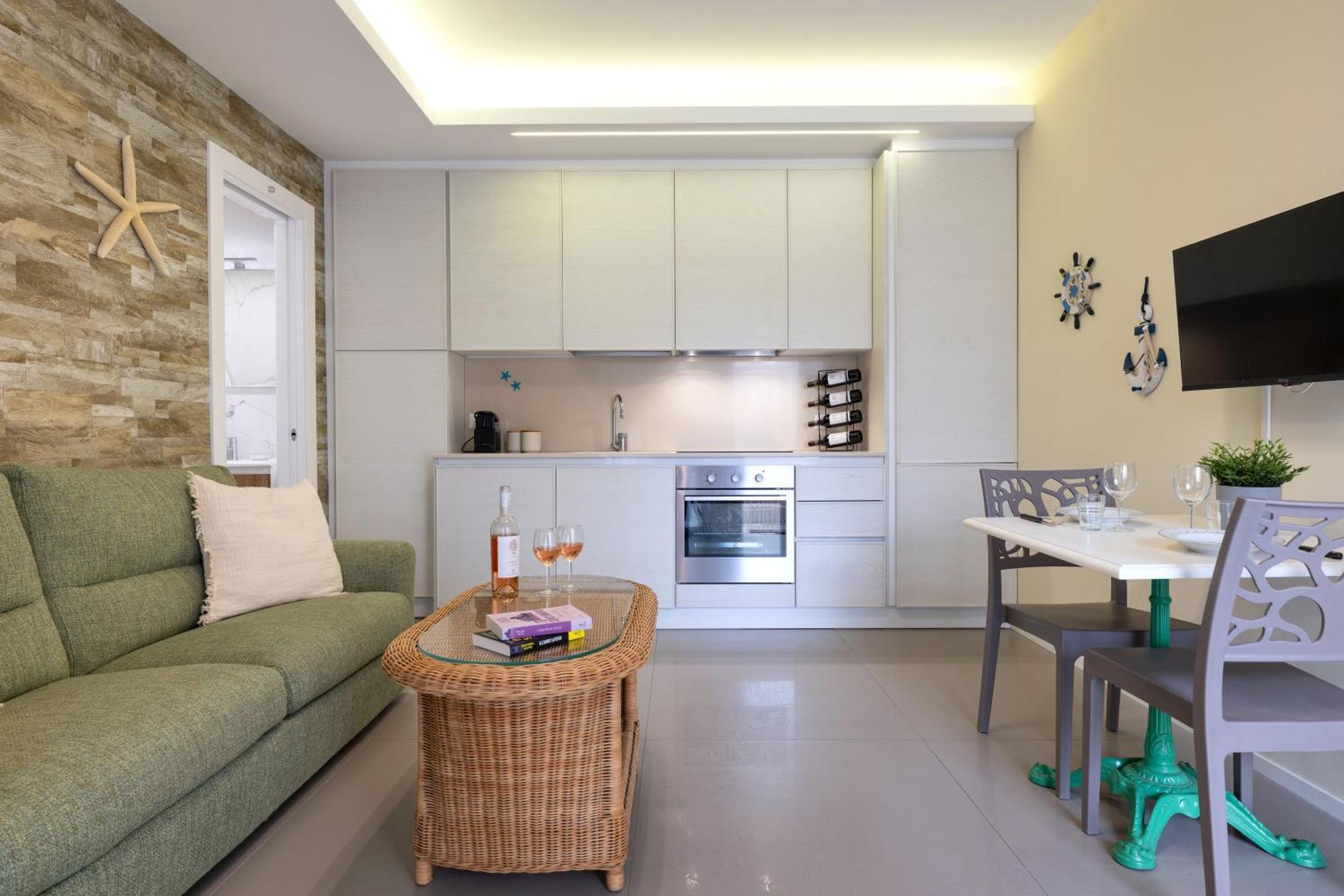 Cozy Marine Apt With Jacuzzi - 250Mt From Sea ポリニャーノ・ア・マーレ エクステリア 写真