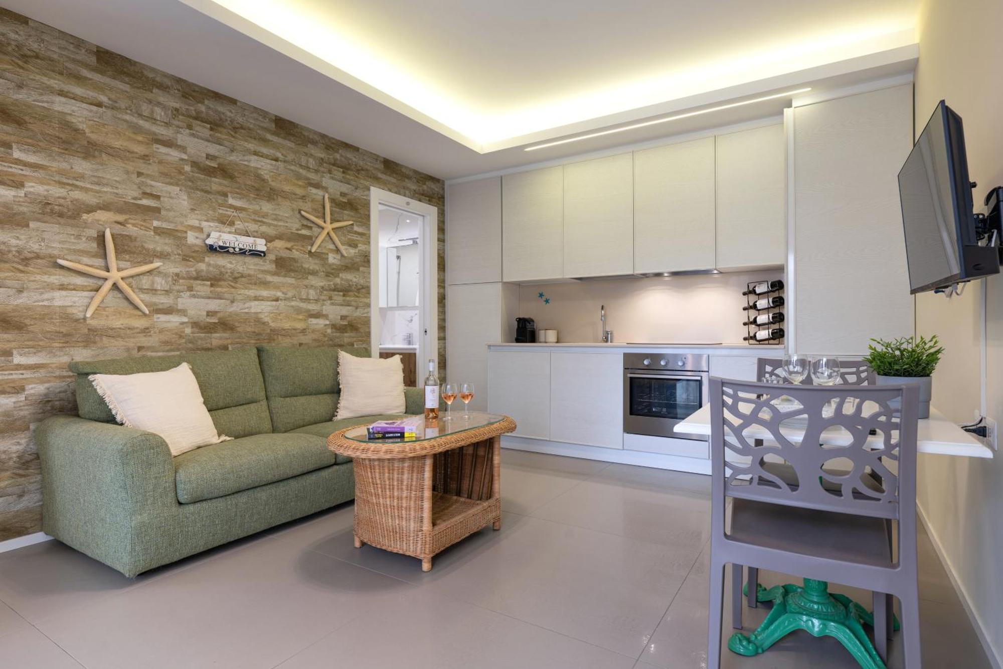 Cozy Marine Apt With Jacuzzi - 250Mt From Sea ポリニャーノ・ア・マーレ エクステリア 写真