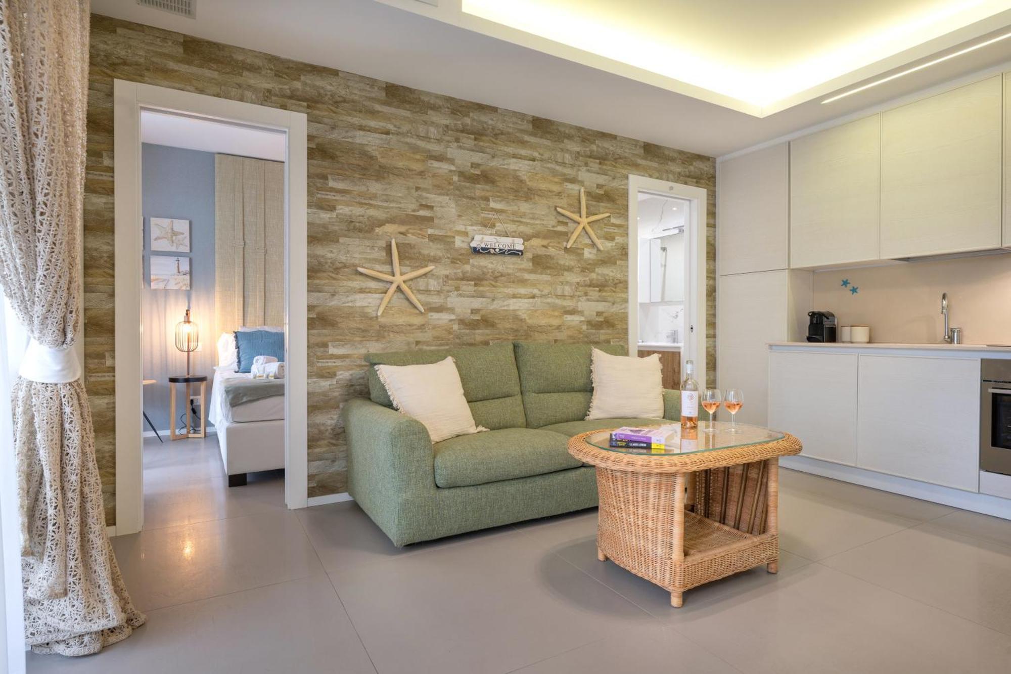 Cozy Marine Apt With Jacuzzi - 250Mt From Sea ポリニャーノ・ア・マーレ エクステリア 写真