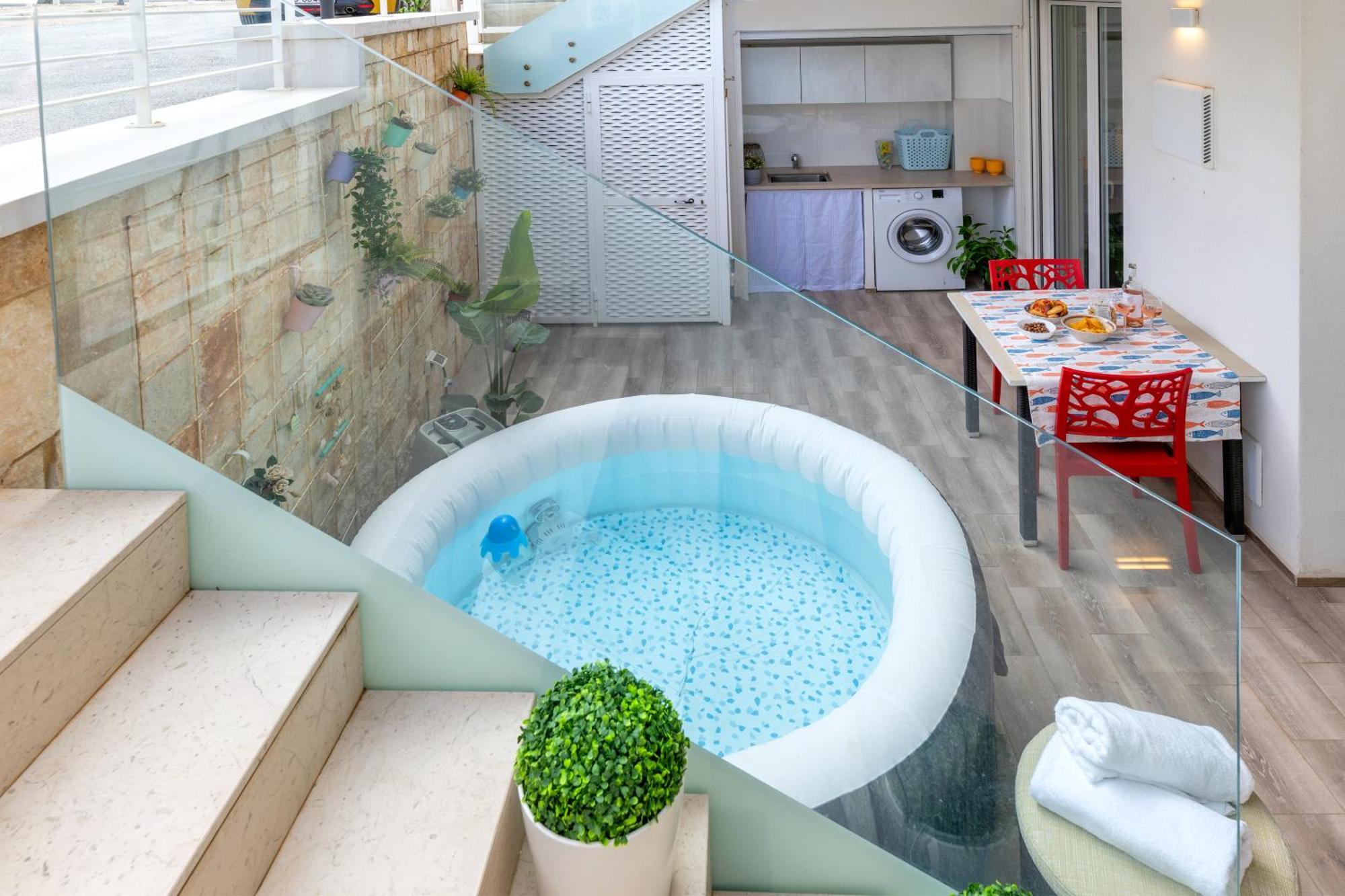 Cozy Marine Apt With Jacuzzi - 250Mt From Sea ポリニャーノ・ア・マーレ エクステリア 写真